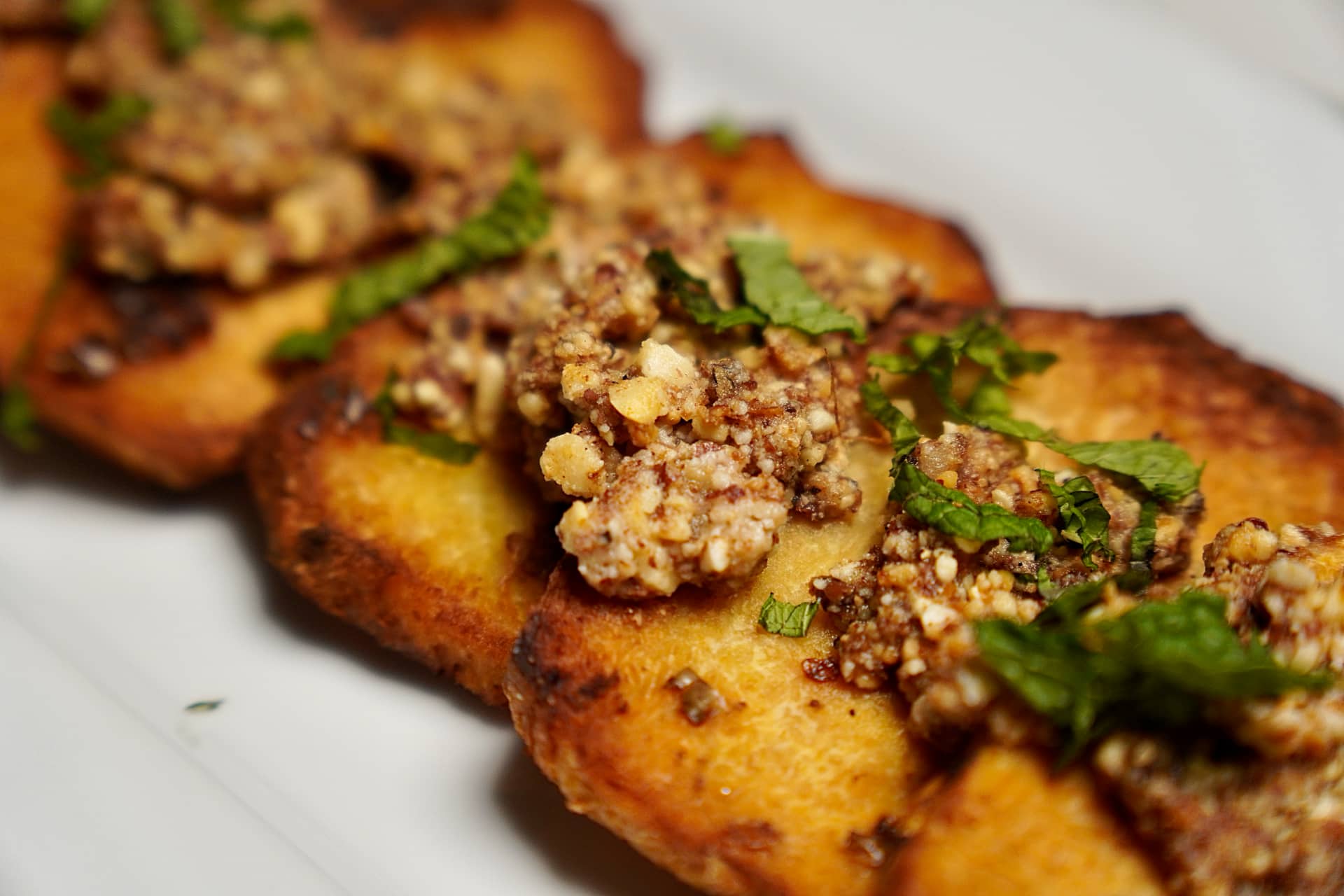 Fried Suran served on a plate, garnished with fresh mint and ready for fasting or snacking